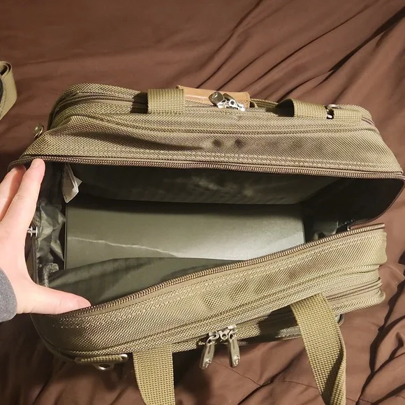 Atlantic Luggage Company Carry On bag Green - Picture 5 of 13